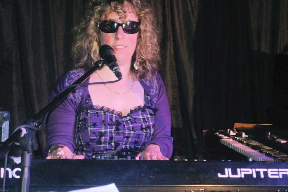 Sue Hedges playing on Jupiter